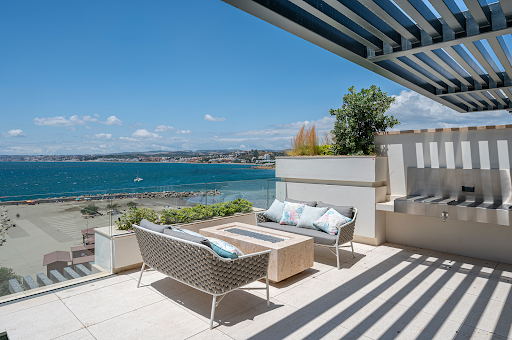 Apartment with terrace and pool 2