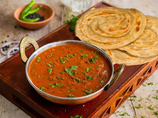 Dal Makhni And Lachha Parathas