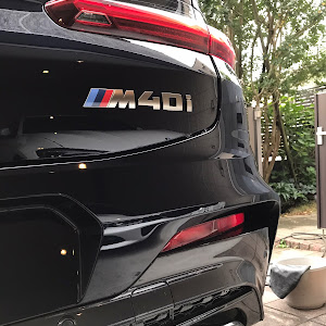 X4 M40i