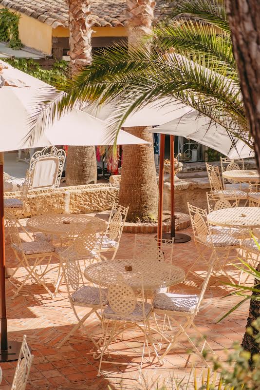 Villa Marie Saint-Tropez white dining area