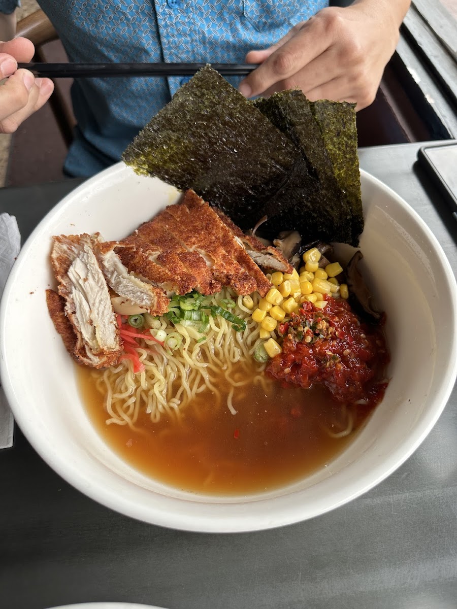 Deluxe O Ramen: chicken, regular noodles, spicy level 5 (highest)