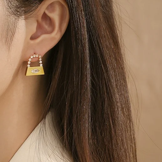 Boucles d'oreilles femme mode luxe abordable plaqué or 18K véritable. Élégance dorée pour un style éclatant, un bijou incontournable.