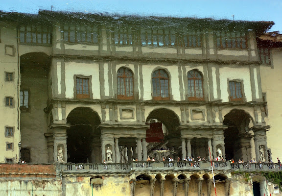 Gli Uffizi e l'Arno come cielo di marco cerrai