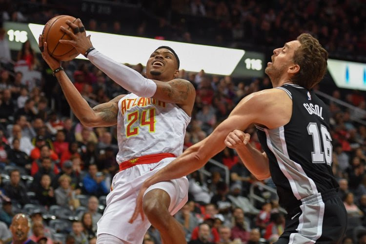 Kent Bazemore, roi du top 10 de la nuit en NBA