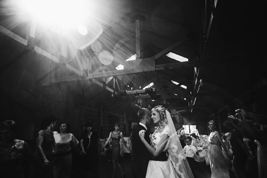 Fotógrafo de casamento Misha Shuteev (tdsotm). Foto de 10 de junho 2016