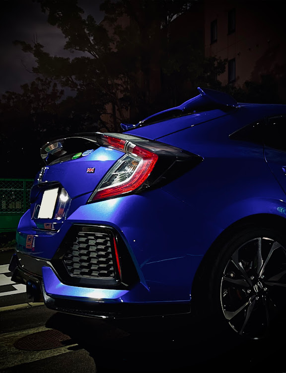 シビック(欧州HB)のFK7・仕事おわりにパシャリ・深夜の駐車場・深夜ドライブに関するカスタム事例の投稿画像4枚目