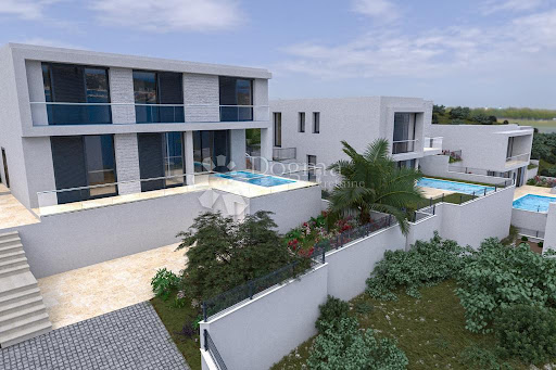 House with pool and terrace 2