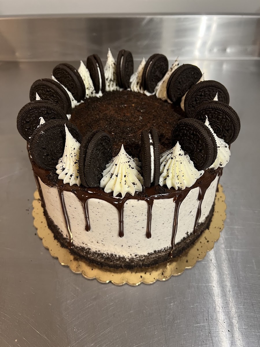 GF Oreo cake with Oreo buttercream frosting & chocolate ganache drip