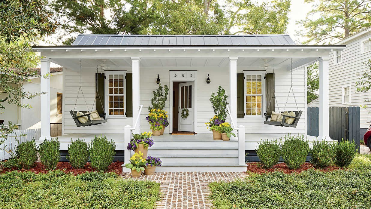 indoor plants decor - An entrance with plants