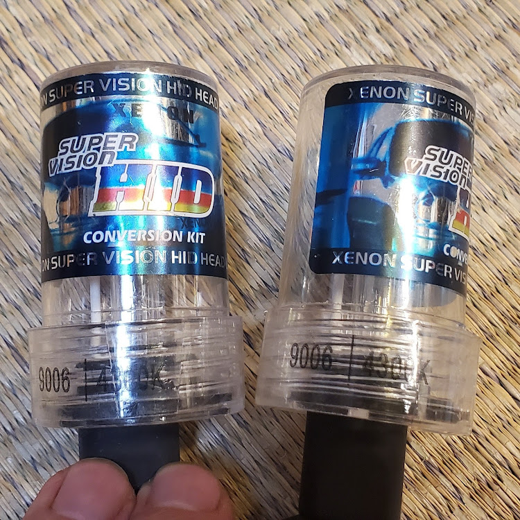 アルテッツァのHIDバルブ交換に関するカスタム事例の投稿画像1枚目