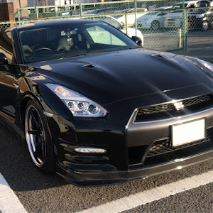 NISSAN GT-R