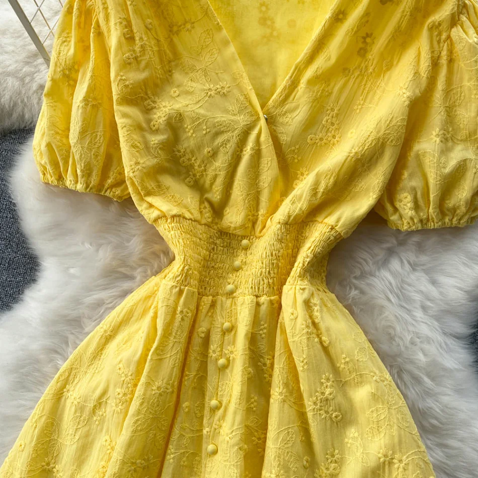 Elegante vestido francés de línea A con cuello en V suave para mujer, perfecto para lucir un estilo sofisticado y cómodo en cualquier ocasión.