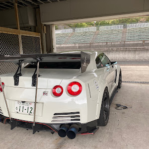 NISSAN GT-R