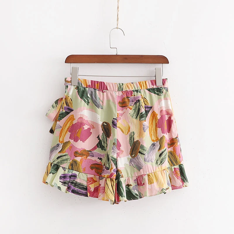 Short hakama casual de cintura alta com renda estampada, perfeito para um visual descontraído e estiloso. Conforto e elegância em uma só peça.