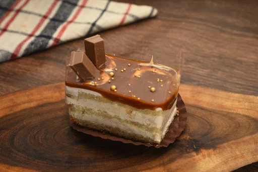 Salted Caramel Kitkat  Pastry (2 pcs)