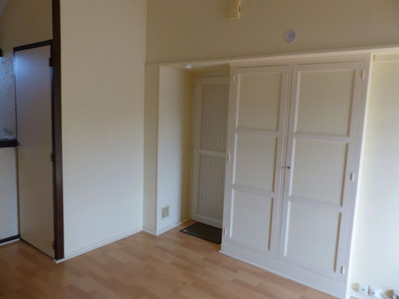 Location  appartement 1 pièce 20 m² à Cosne-Cours-sur-Loire (58200), 300 €