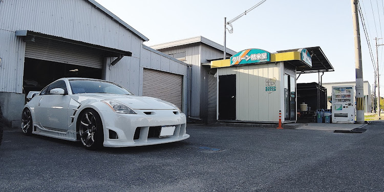 フェアレディZのL250S・令和になってからもバネ切り・ノーサス・ぽにょんぽにょんな足回り・仕事終わり倉庫前に呼び出しに関するカスタム事例の投稿画像1枚目