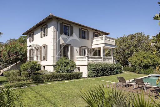 House with garden 2