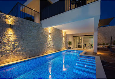 Villa with pool 3