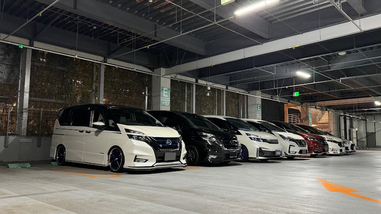 セレナのグレードエンブレム見てみたい・T-Clan・S-LINK・チームモリキチ・Tiara Factoryに関するカスタム事例の投稿画像17枚目
