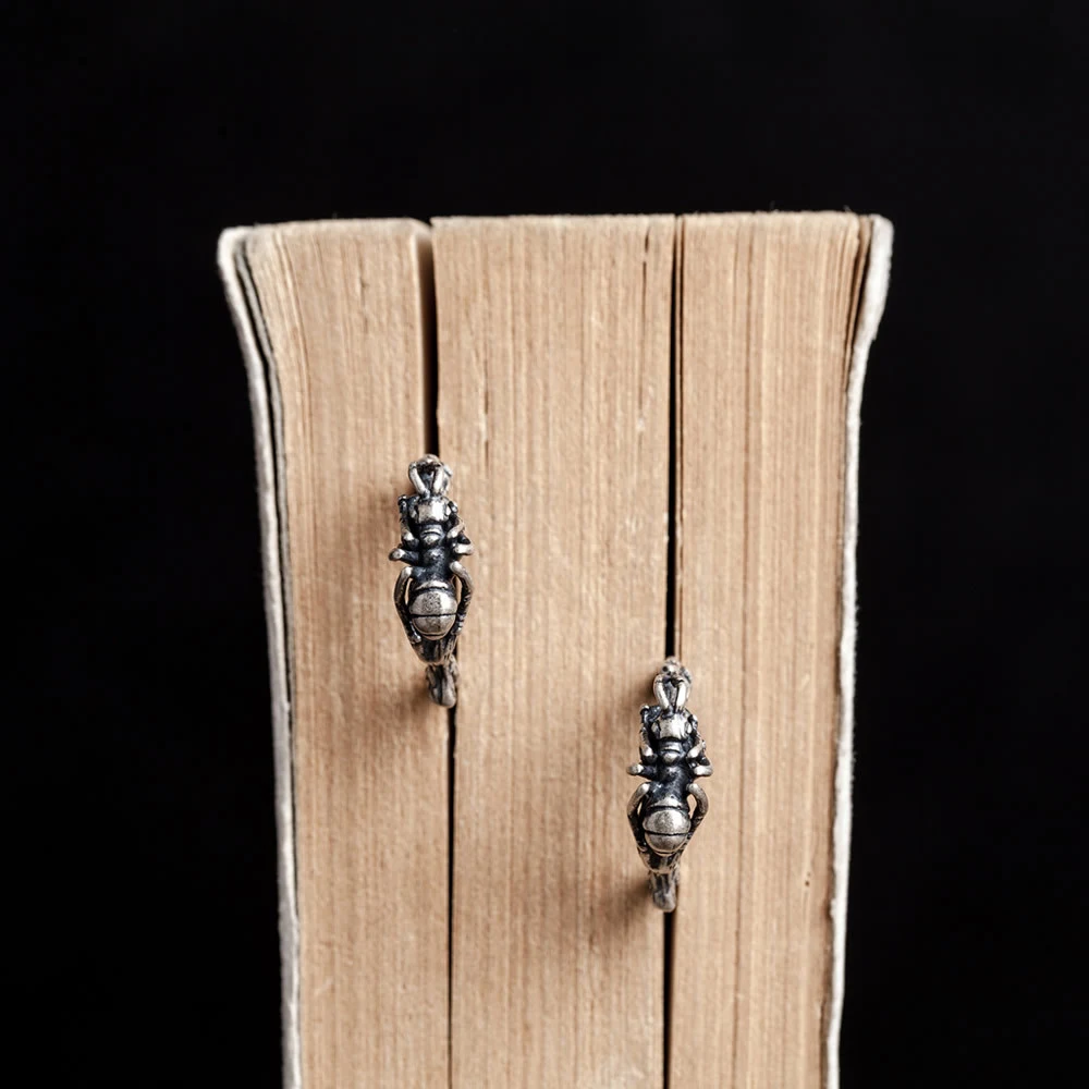 Pendientes de botón S925 de plata de ley, ideales para el uso diario. Elegantes y duraderos, perfectos para cualquier ocasión. Un regalo perfecto.