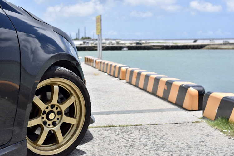 スイフトスポーツのドライブ・一眼レフ初心者・海・沖縄・洗車しとくんだったに関するカスタム事例の投稿画像4枚目