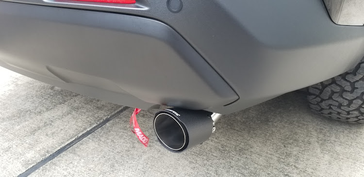 RAV4のマフラー交換・AKRAPOVIC・マフラーカッターに関するカスタム事例の投稿画像3枚目