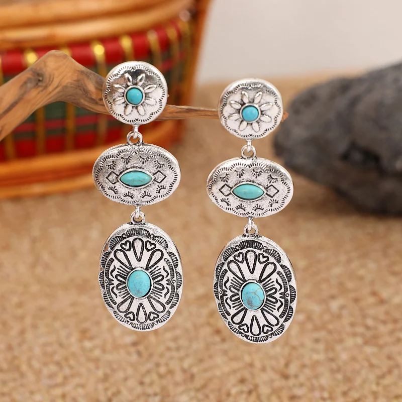 Boucles d'oreilles ovales turquoise Vintage Western Wind, pour un look bohème. Un bijou artisanal pour sublimer votre style.