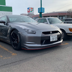 NISSAN GT-R