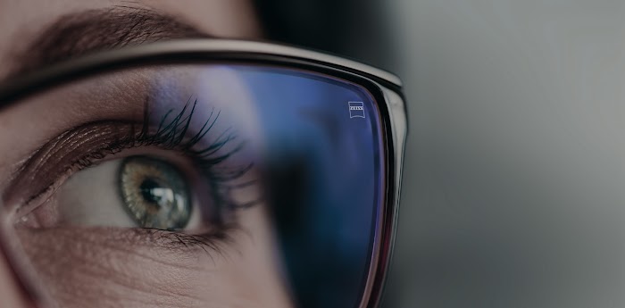 Close up of woman't eye in eyeglasses