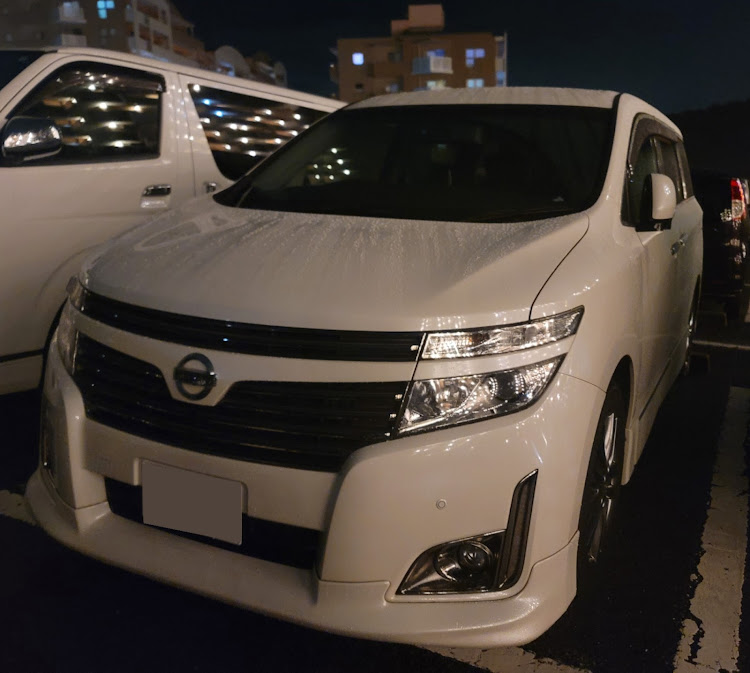 エルグランドの白いエルグランド・エルグランドE52・納車されましたに関するカスタム事例の投稿画像1枚目