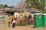 In spite of promises, the families living in Vaalkamers in Kliptown still have no decent toilets.