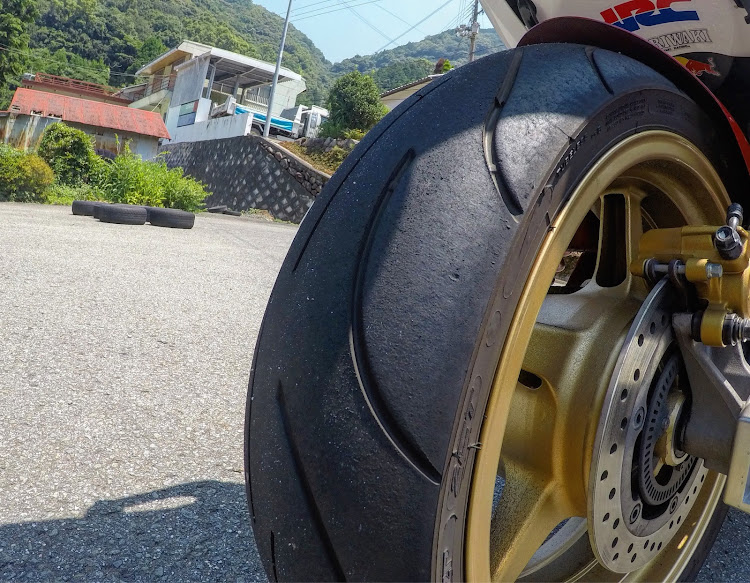 からかい上手なしばんさんさんが投稿したCB1300SF・ハイグリップタイヤ・ツーリング・海南高原・ドライブに関するカスタム事例の投稿画像1枚目