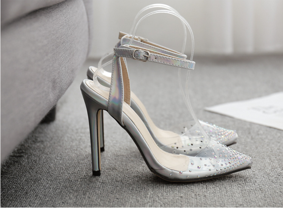 Sandali con diamanti a punta per donna con tacco a spillo. Perfetti per serate ed eventi speciali. Eleganza assicurata!