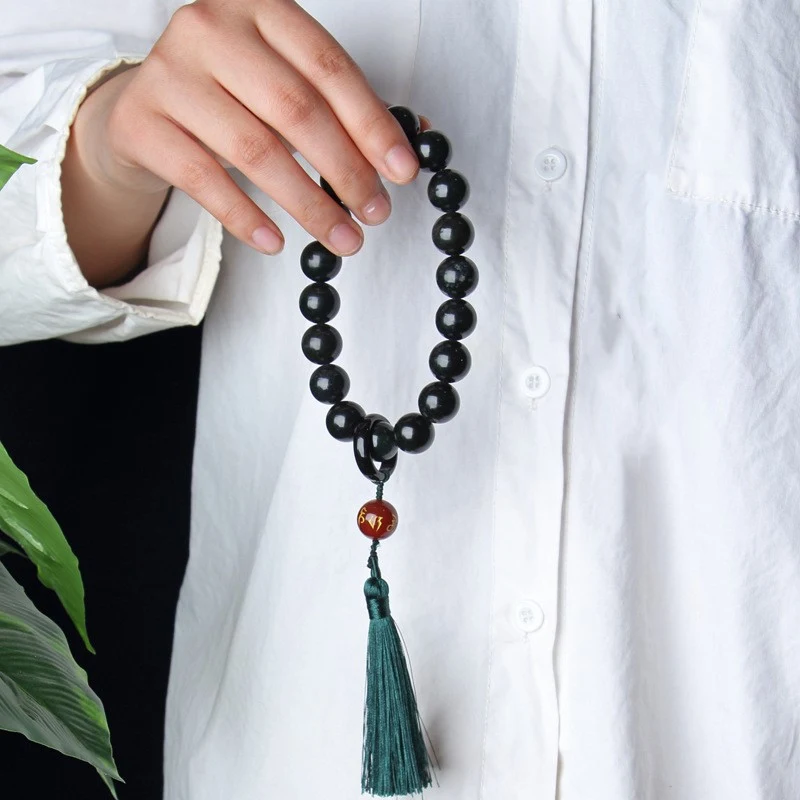 Pingente Buda Guanyin de Jade Verde Escuro Serpentina Jade Preto Verde. Paz, sorte e proteção em sua vida diária.