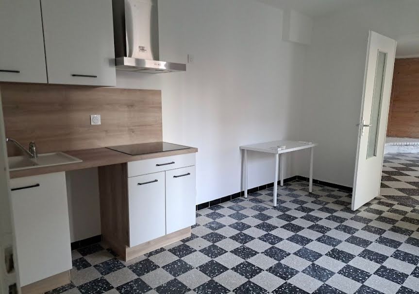 Location  appartement 3 pièces 83.47 m² à Cabrieres (30210), 770 €