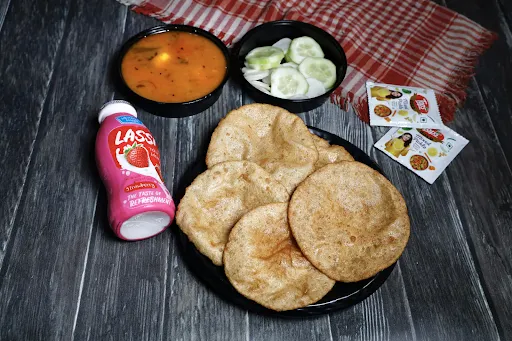 5 Poori With Chole And Raita