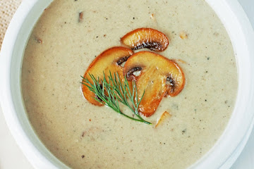 Slow Cooker Mushroom Soup