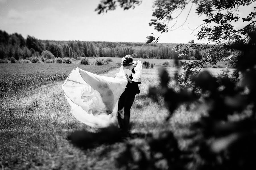 Fotógrafo de casamento Oleksandr Yakonyuk (sanni). Foto de 14 de junho 2016