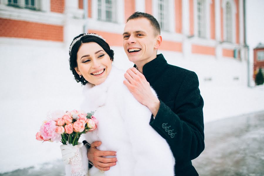 Fotografo di matrimoni Marina Lobanova (lassmarina). Foto del 18 febbraio 2015