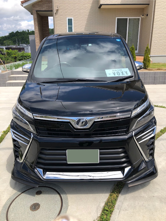 ヴォクシーのヴォクシー・TRD・モデリスタに関するカスタム事例の投稿画像1枚目