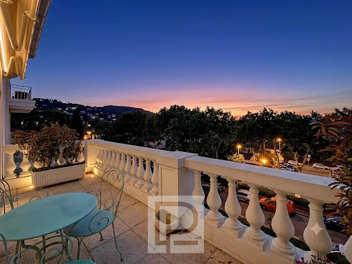 Appartement avec terrasse et piscine 2