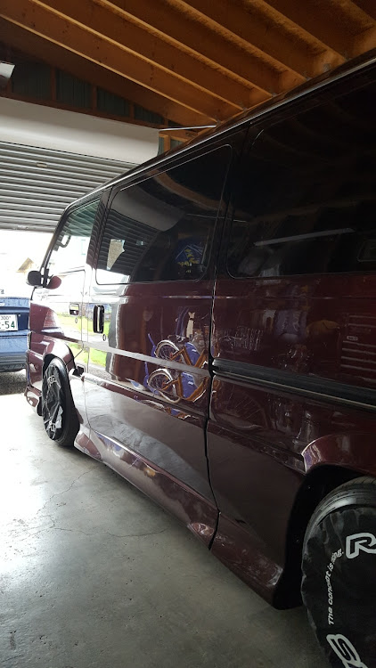 キャラバンコーチのシャコタンワンボックス・キャラバンe24・#ガレージライフ・TE37・TE37SLに関するカスタム事例の投稿画像3枚目