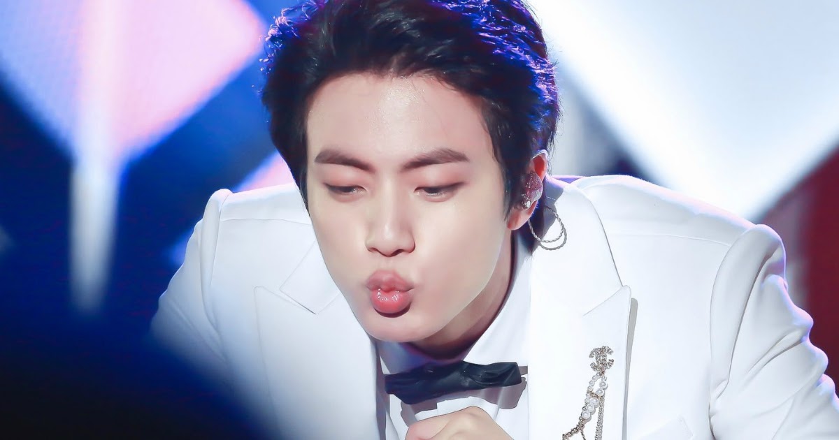 Here's A Closer Look At BTS's Jin Blowing His Best Air Kiss Yet At 2019 ...