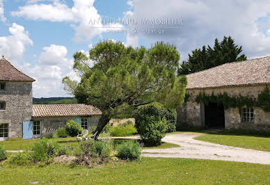 Propriété avec piscine et jardin 2