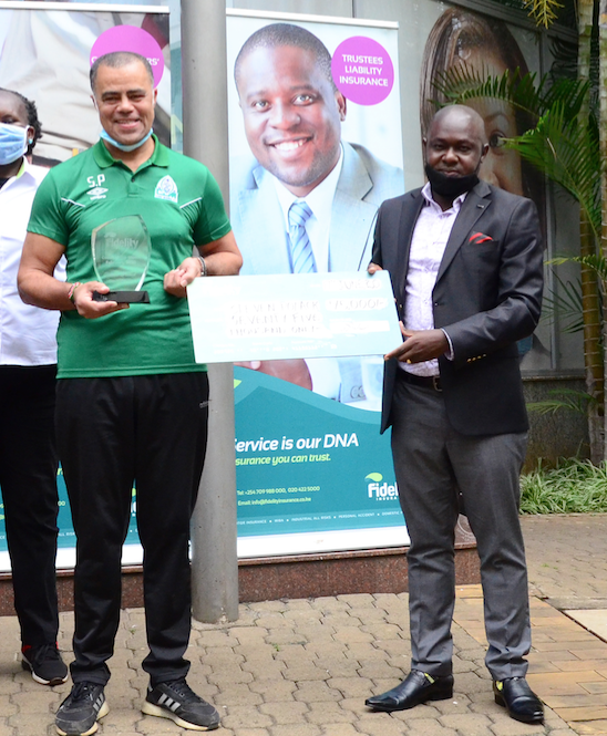 Gor Mahia coach Steven Polack receives cheque from Fidelity Insurance marketing manager, Nicholas Malesi