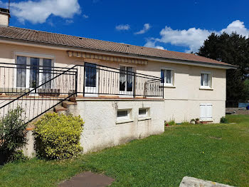 villa à Saint-Germain-Lespinasse (42)