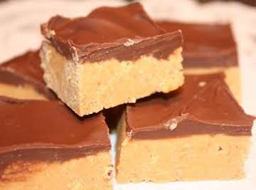 Reese’s Cup tasting Peanut Butter Bars