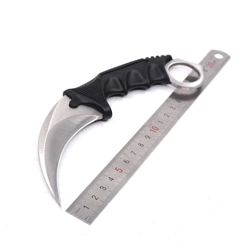 Title 1, Onopgemerkte Elite Game Prop Claw Blade. Overhe...