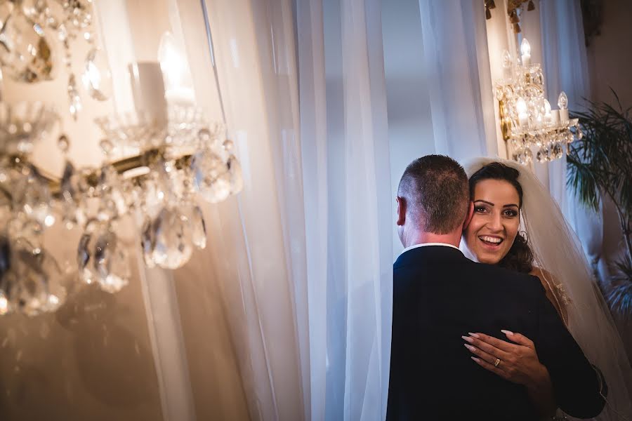 Fotografo di matrimoni Adrián Szabó (adrinszab). Foto del 11 ottobre 2017